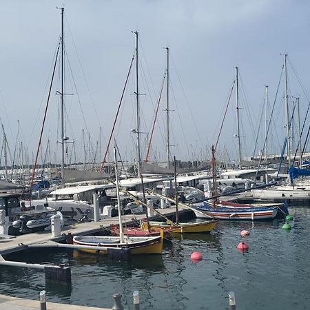 Adorable Petit Appartement Avec Magnifique Vue Sur Le Port De Canet Eksteriør bilde