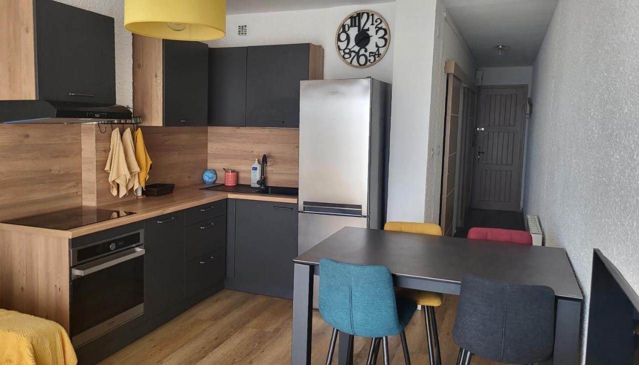 Adorable Petit Appartement Avec Magnifique Vue Sur Le Port De Canet Eksteriør bilde