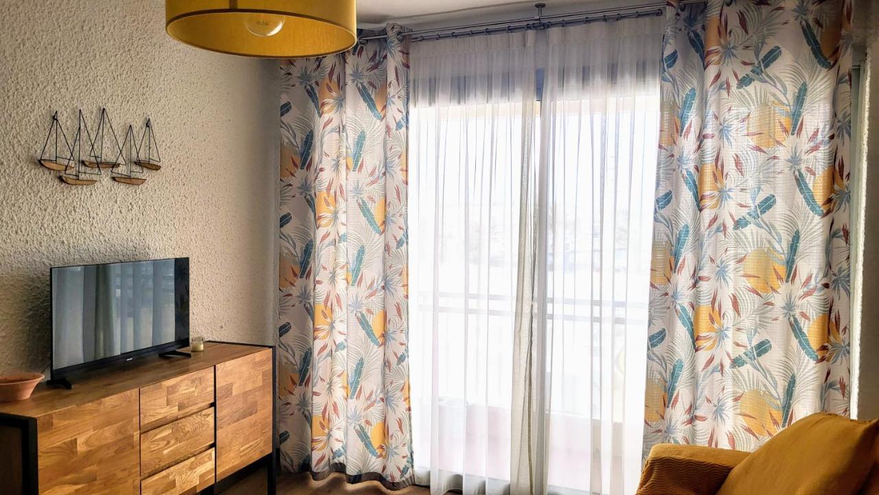 Adorable Petit Appartement Avec Magnifique Vue Sur Le Port De Canet Eksteriør bilde